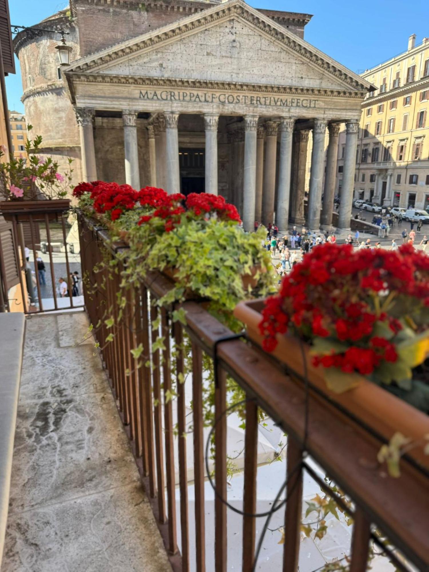 Casa Morgana - The Pantheon Balcony Suite — Photos 3
