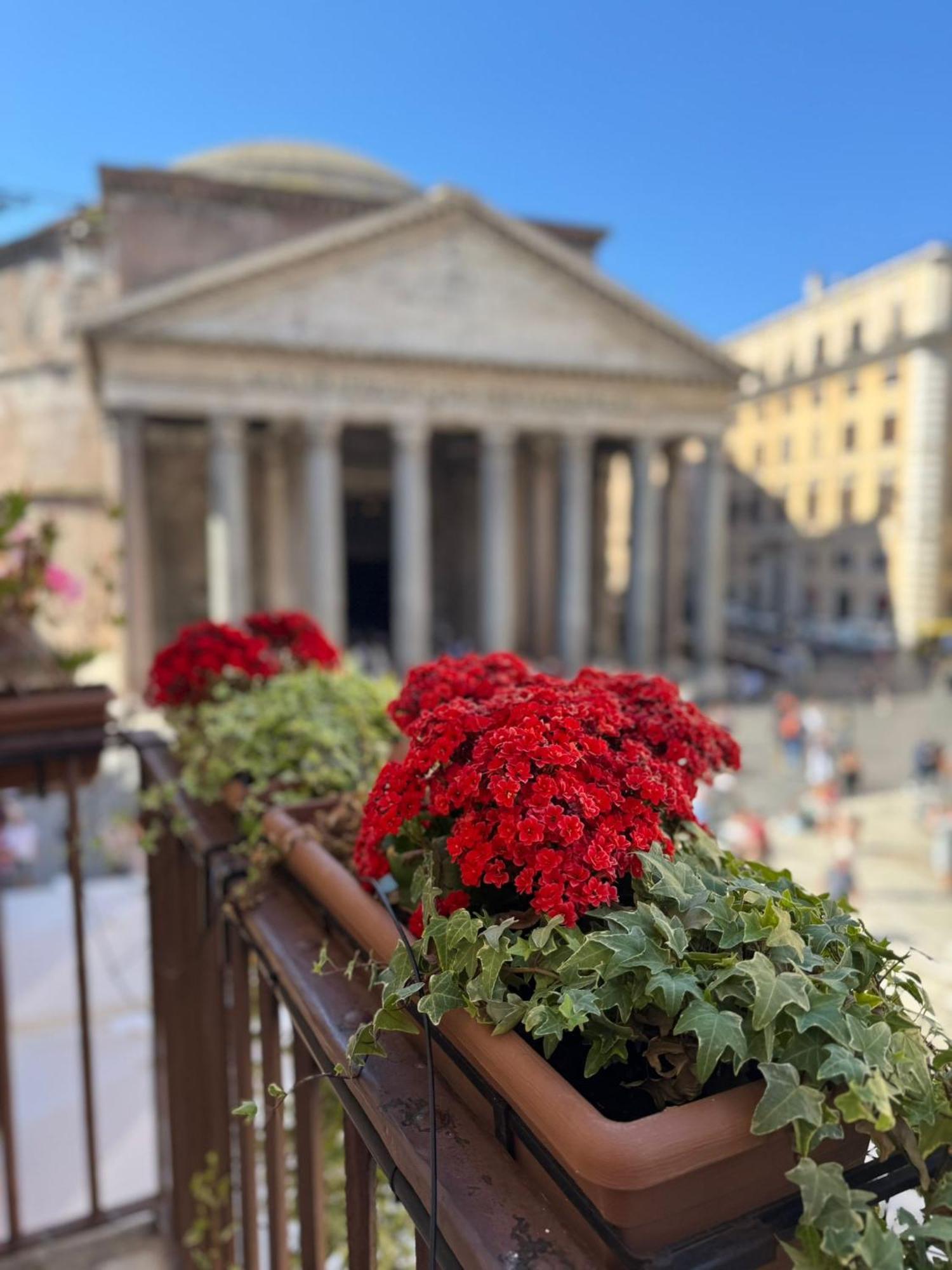 Casa Morgana - The Pantheon Balcony Suite — Photos 2